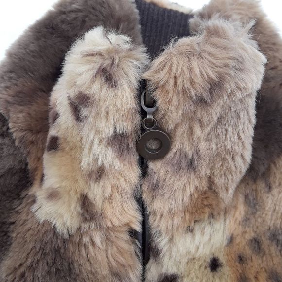 Essentials by Milano Faux fur vest - Picture 4 of 10